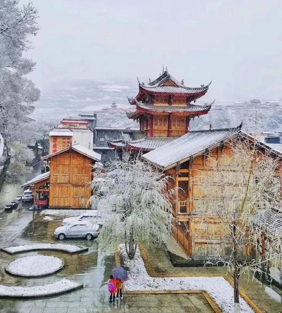 素颜 VS 雪妆，你喜欢怎样的阿坝州？