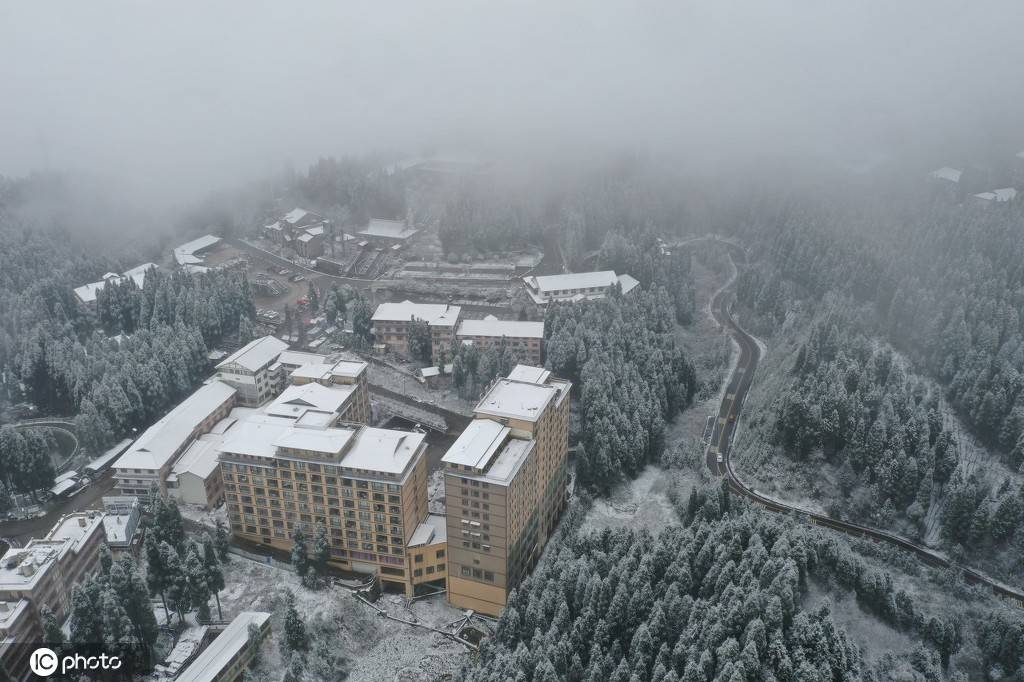 1/ 12 四川德阳,什邡市钟鼎寺,神瀑沟等景区下雪的消息在当地朋友圈