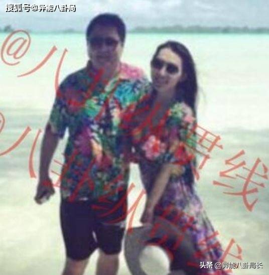 后来,有人爆出于冬和年轻女孩的亲密照,金巧巧也十分平静.