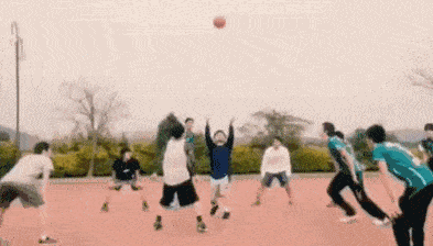 搞笑gif段子:没死,受伤了