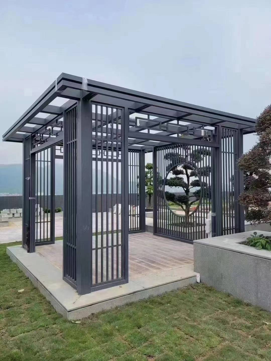 小区内使用的走廊铝板,带点中式风格;慢慢的凉亭也供一些艺术家参考