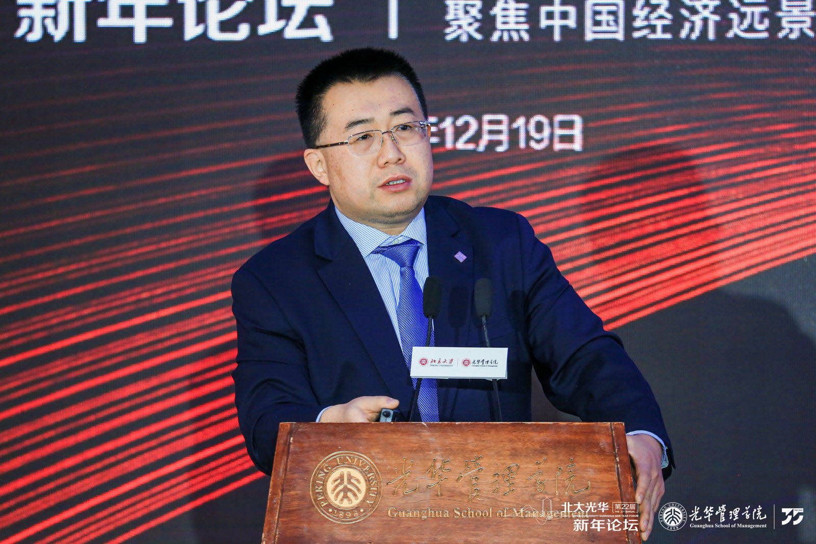 颜色：财政政策在明年将回归正常，赤字率会回