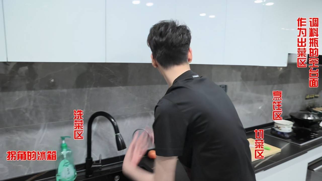 原创参观张云雷的豪宅生活中是个精致的男生厨房装修的好似样板间