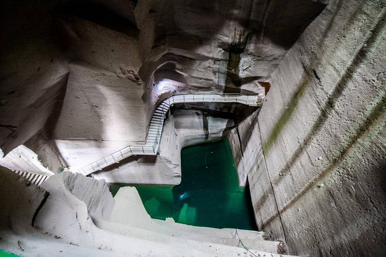 宁波有个超神秘的洞穴，常年恒温25度，连天龙八部都曾在此取景！