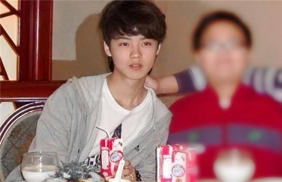 扒出了鹿晗高中时期照片,别再拿"整容梗"来营销了
