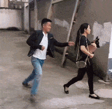 原创
开心笑话:昨天中午一女同事请假去相亲,可没去多久又回来上班了