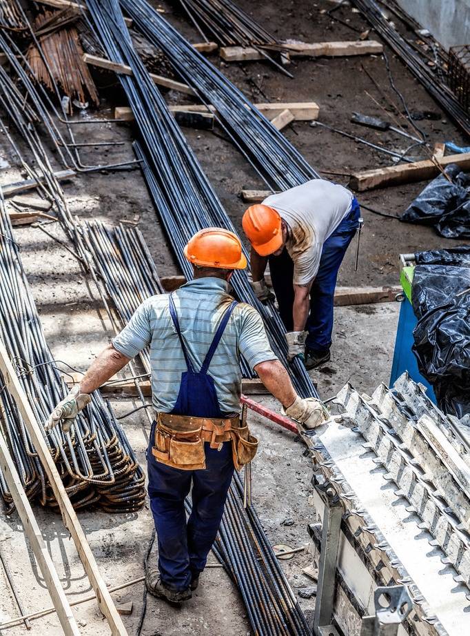 建筑工人岁数越来越大,等他们老了,以后谁来干活?