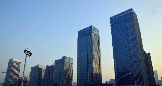 中国经济总量超万亿的城市_中国城市地图(3)