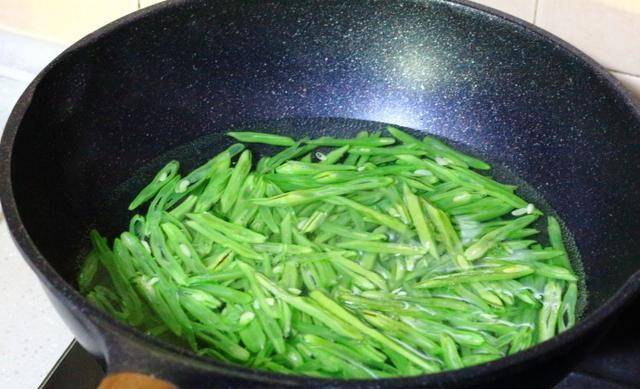 炒肉丝怎么炒最好吃窍门 1cbb50e7a1fe4e3480c283e3f283ed37.jpeg