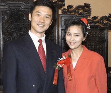 原创2011年,老公转恋他人,与8岁儿子被"弃"的何音,早已转败为胜