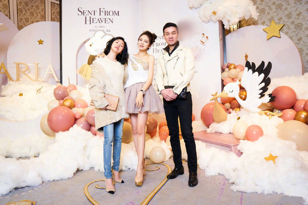 郭碧婷现身安以轩女儿满月宴，产后状态变化明