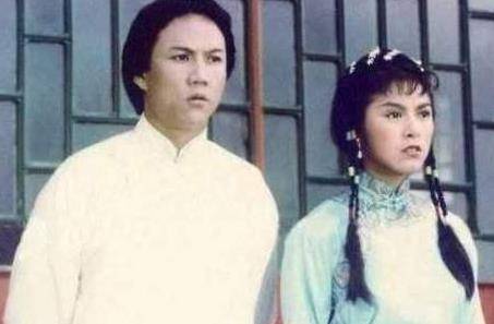 其父霍恩第以保镖为业,是燕青拳(又称秘宗拳)掌门人,秘踪拳第六代传人