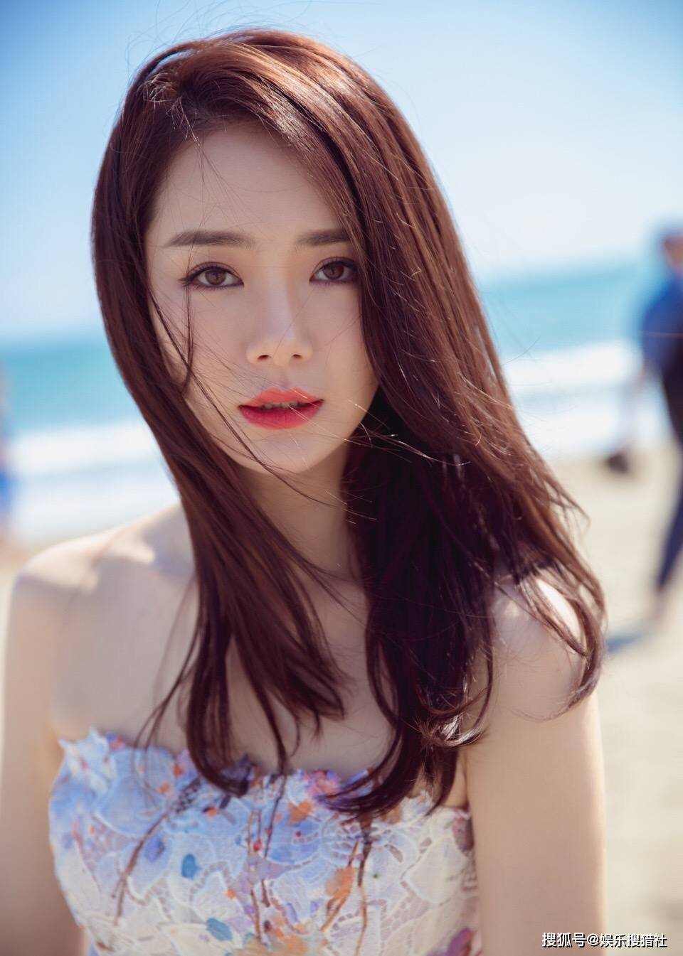 戚薇前男友劈腿自己的闺蜜,自己却一无所知,还是出租车司机告诉的