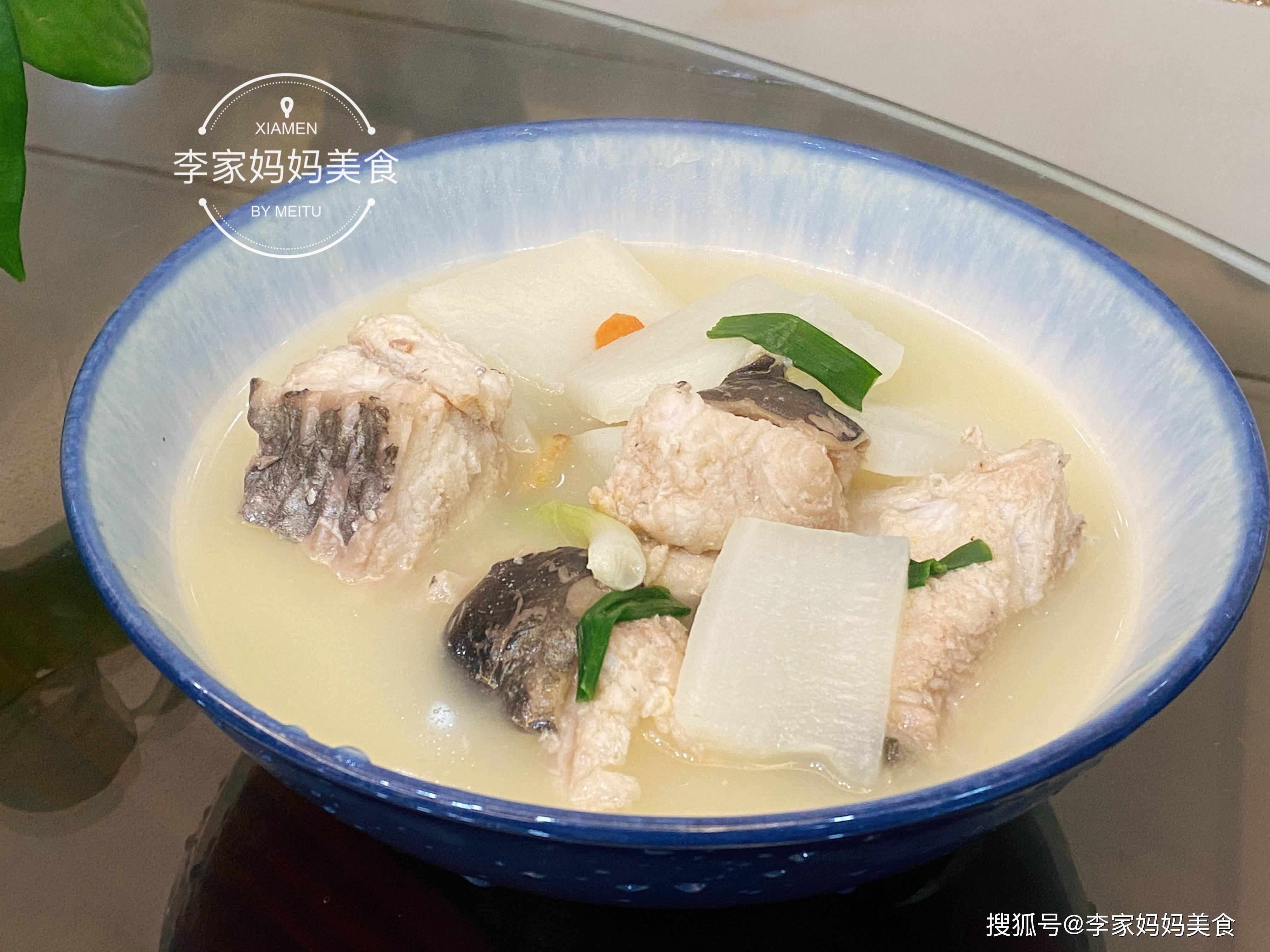 广东人煲汤有一手，苦瓜汤这样做，甘甜清润鲜香，不发苦不油腻_清水_黄豆_饮食