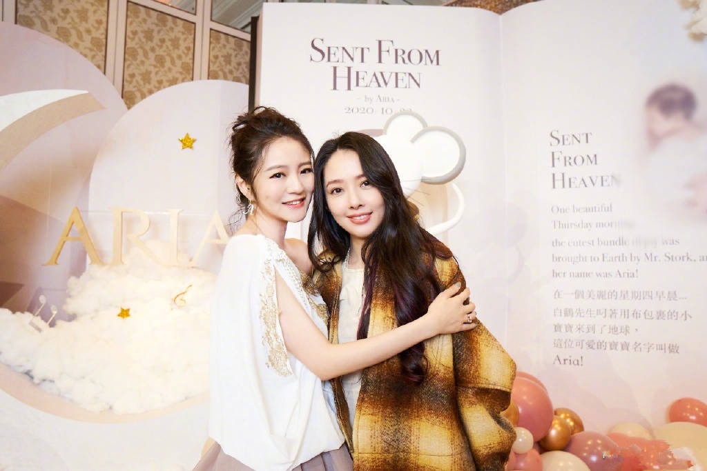 郭碧婷现身安以轩女儿满月宴，产后状态变化明