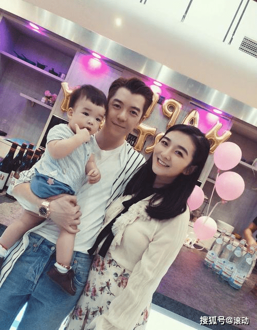原创王栎鑫疑有新恋情，与神秘女生酒店开房被拍，刚官宣离婚十天就按耐不住了？