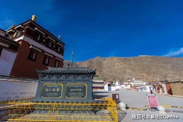 甘肃这座寺庙拥有世界上最长的转经筒长廊，被誉为藏区的北大清华