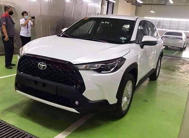 丰田suv12万自动挡排量,丰田suv12万自动挡 丰田卡罗拉"suv版!全新cross实车现身,搭1.8l混动配四驱!