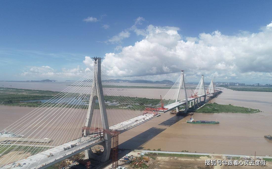 珠海新开通一座世界级大桥，耗资41亿，全长9.7千米，时速100