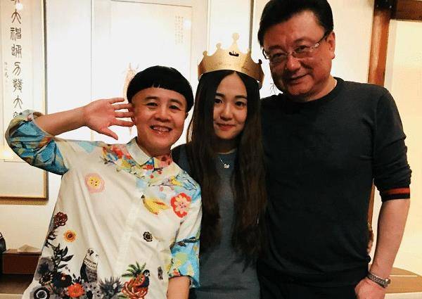 金龟子女儿的照片大曝光 faab94e3d08d4bdf8e0fcd545f742db3.jpeg