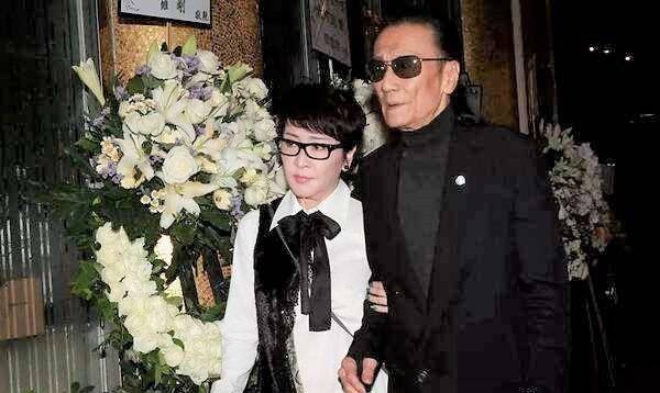 原创谢贤欠赌债被黑帮追讨,派老婆向赌王求援,邓光荣仗义出手搭救