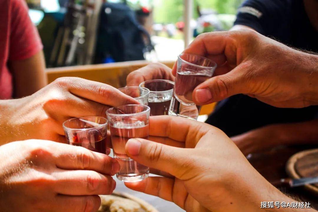 白酒疯涨：市值超5万亿，可买十个中石化，有酒