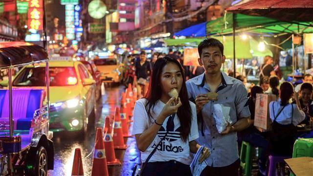 泰国青年：为什么我们要用双重标准看待中国人？