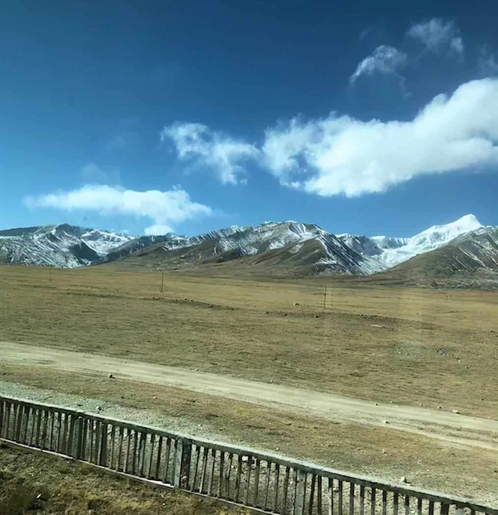 4600米的高原上，一群藏族女人靠织布过冬