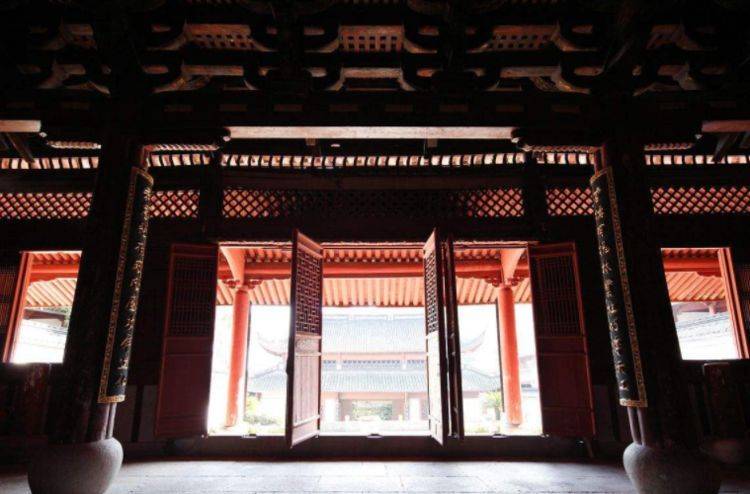 中国最神秘的寺庙，千年来虫不入鸟不栖，蜘蛛不结网横梁无灰尘