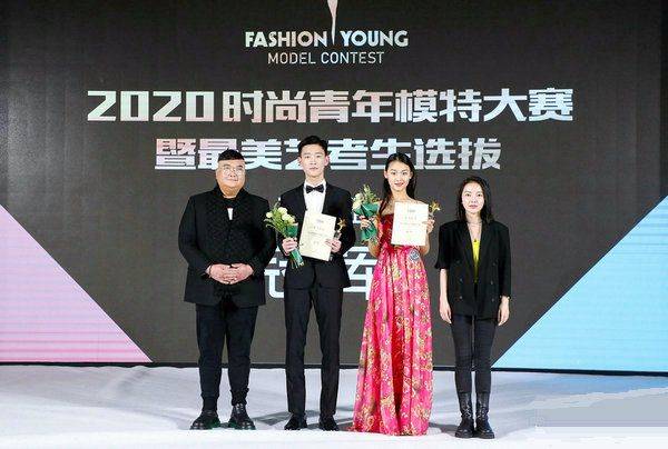 近三百名高颜值长腿精模特新人,泳装,晚礼服,才艺等环节展示.