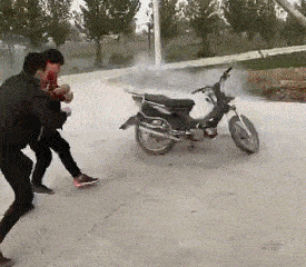 原创搞笑gif段子:讨厌那些耍酒疯的人非要装