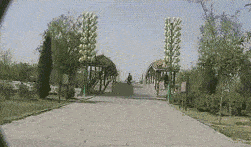 搞笑gif段子:这操作猛,还真没有挖掘机做不到的