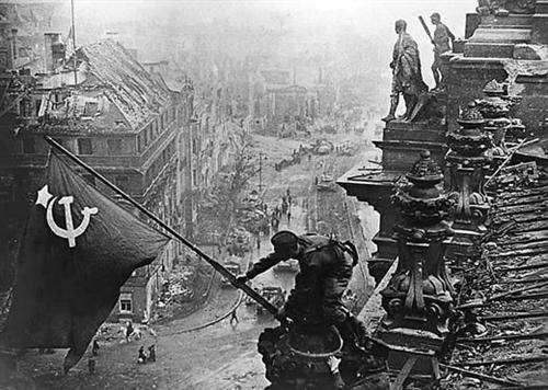 原创二战时如果是英美盟军攻占柏林希特勒还会不会自杀