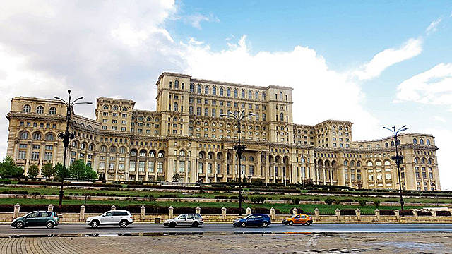 罗马尼亚议会宫：耗资241亿，1100间房超70%被闲置