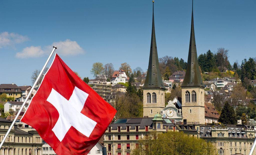 国家富裕排行榜_全球最富有的几大国家,美国排名倒数第二,俄罗斯都没上榜!