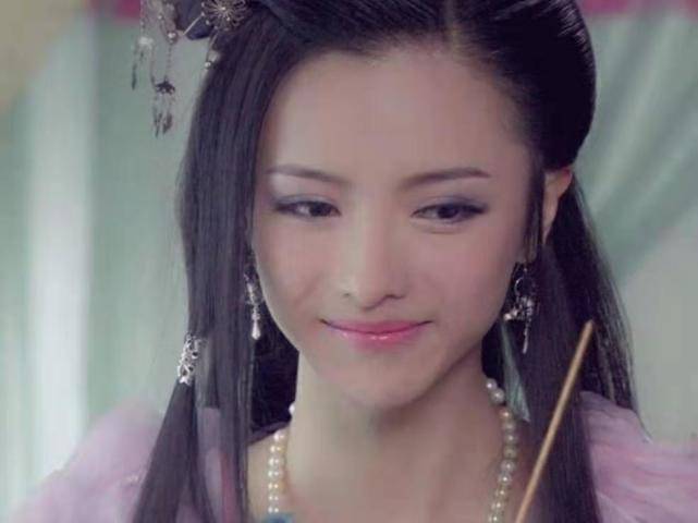 为什么当时没看出来,天鹅和甄宓居然是同一个人演的?