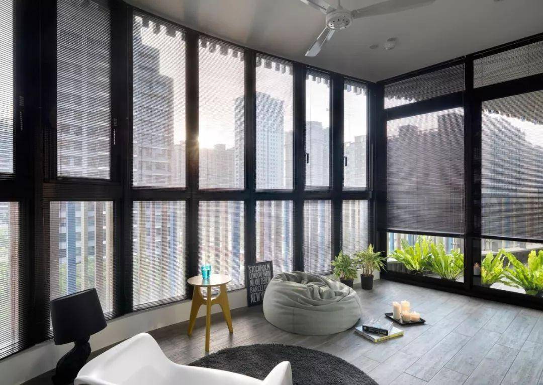 怎样装修阳台窗户实用又安全 0d4773b1b72640f4b6aa367fd8ebfa52.jpeg