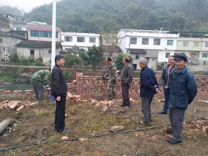 荔波县委宣传部驻村干部韦开典:五年驻四村,努力为群众办实事