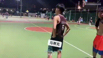 哎呀妹子有什么好急的慢点跑嘛注意安全.