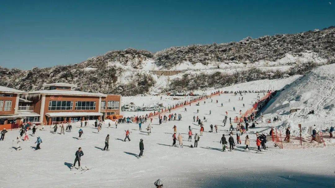 强降温预警!给足成都人下雪仪式感,赏雪滑雪,打雪仗,1天来回