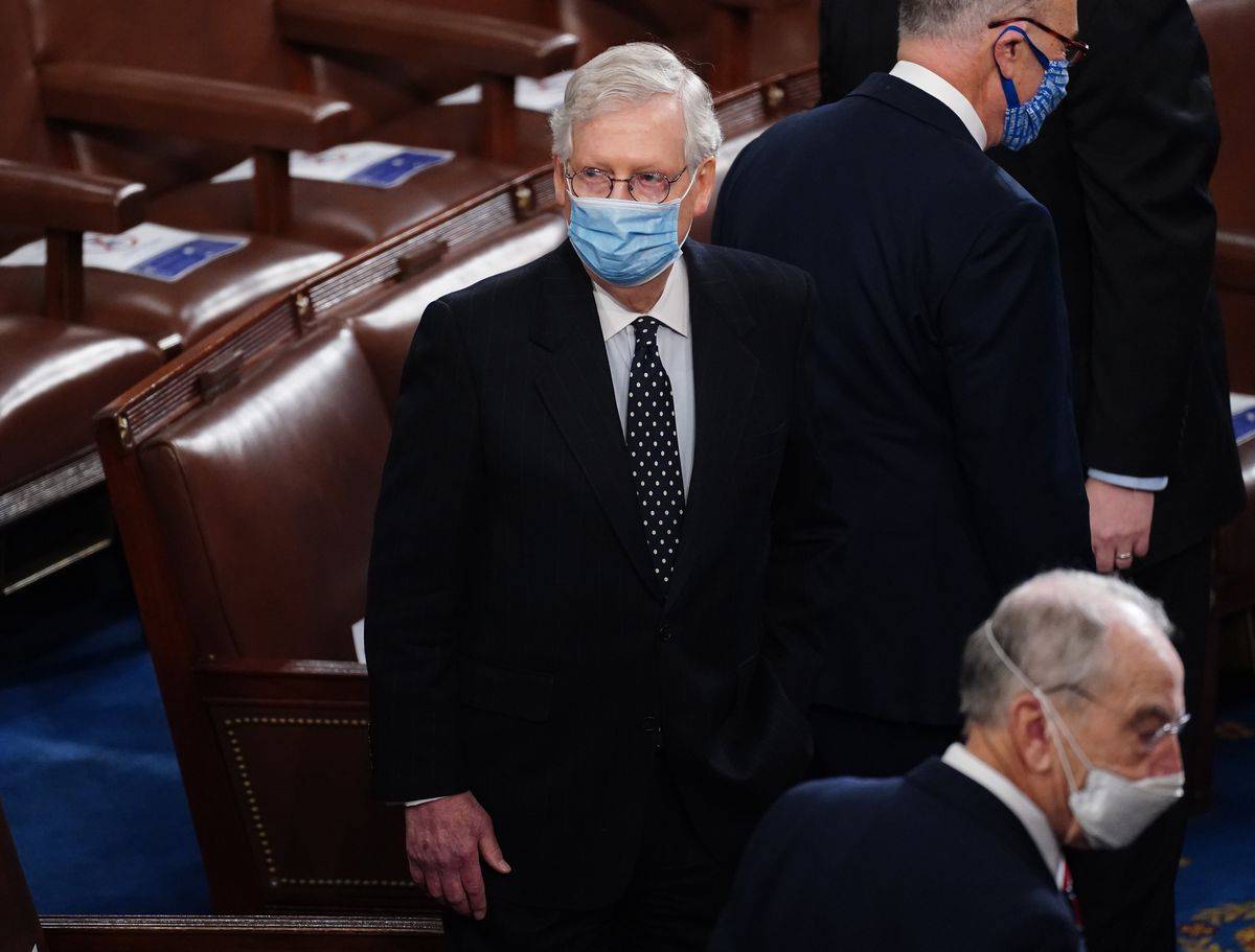 美国国会复会 副总统彭斯和参院两党领袖一致谴责暴行_查克·舒默