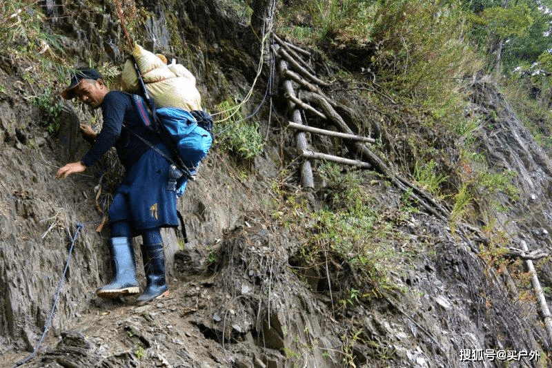 穿双雨鞋爬山比穿登山鞋还好用，看看雨鞋怎么选