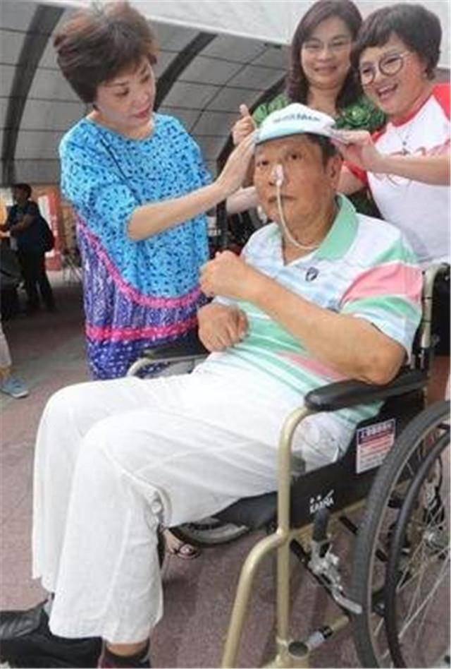 万沙浪:一生坎坷,因春晚走红,却意外摔伤成智残,身边只剩情人