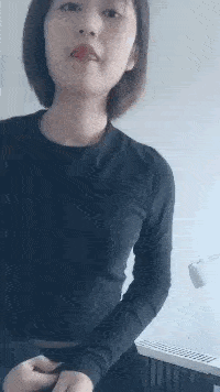 原创搞笑gif看到朋友搭的帐篷我怎么感觉不太对劲呢