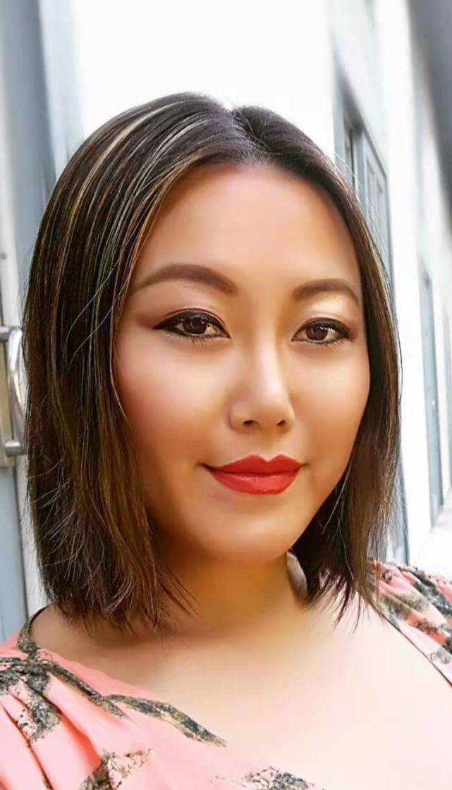 原创香港名媛抱婴儿坠楼死时身无片缕生前美艳照曝光