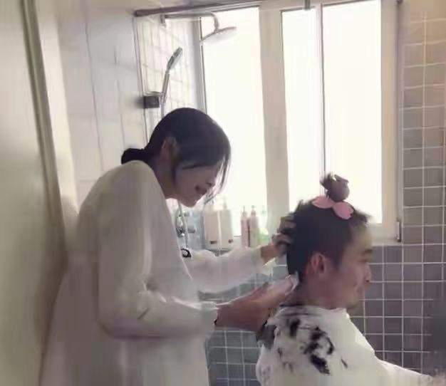 在家怎么帮老公剪头发 1f2548466b1b456eb537e4cbb750e501.jpeg
