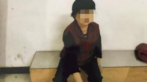 广西一六旬大妈当老鸨容留女子卖淫收取观看实战门票