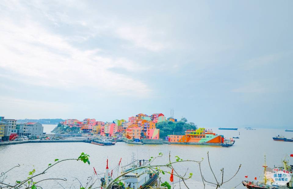 曾是普通渔村，村民随手一画今成网红景点，堪称中国版圣托里尼