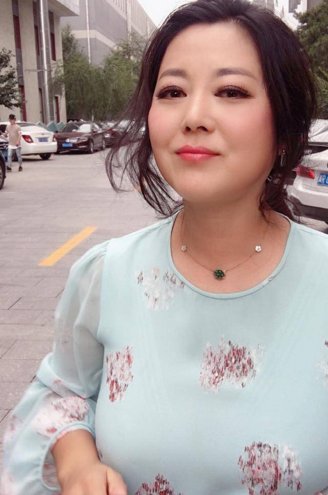 原创她才是真正的励志姐,为演戏42岁才结婚,婚后7年就被宠成胖妞