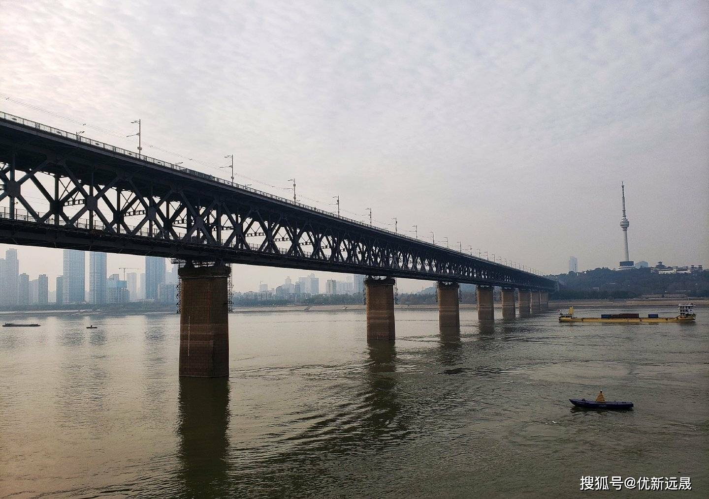 优新远晟传媒带你走进武汉长江大桥，感受下万里长江第一桥的宏伟壮丽